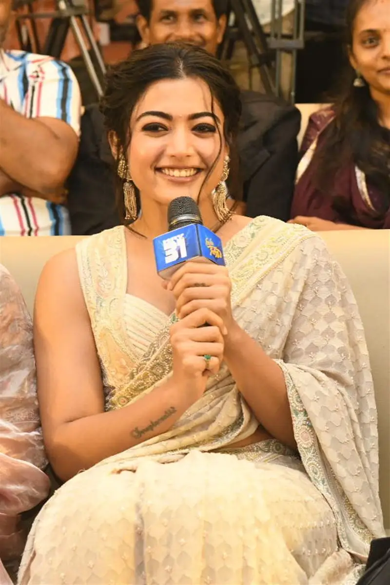 TELUGU ACTRESS RASHMIKA MANDANNA STILLS IN WHITE SAREE 3